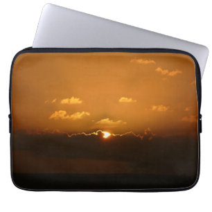 Zon Achter Wolken I Oranje Zonsondergang Foto Laptop Sleeve