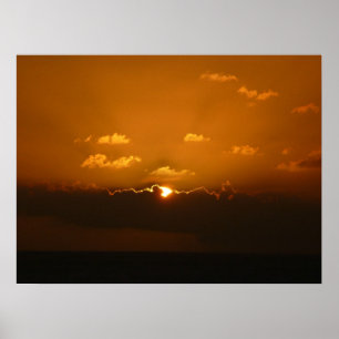 Zon Achter Wolken I Oranje Zonsondergang Foto Poster