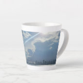 Zon en wolken over water en City Latte Mok (Rechterhoek)