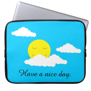 Zon glimlachen met Popcorn Clouds: Laptop Sleeve