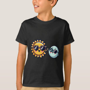 Zon Maan Vrienden Totale Zon Verduistering 2024 Jo T-shirt