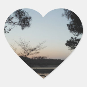 Zon plaatsen, rijzende maan boven Arrowiad Hart Sticker