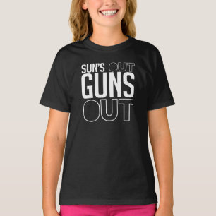 Zon uit, geweren uit t-shirt