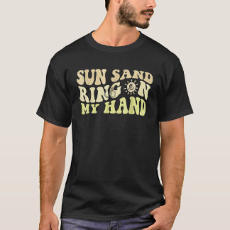 Zon Zand Ring Aan Mijn Hand Groovy Meidenavakantie T-shirt