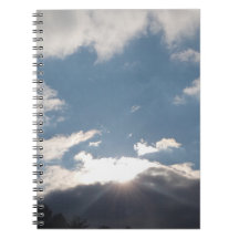 Zonlicht door donkere wolken Spiraal Foto Notitieb