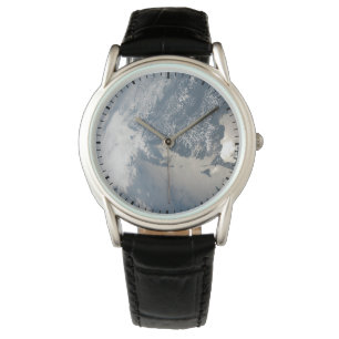 Zonlicht op het water van de aarde. horloge