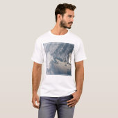 Zonlicht op het water van de aarde. t-shirt (Voorkant volledig)