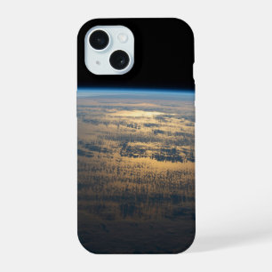 Zonlicht schijnt van een gedeeltelijk bewolkte Zui iPhone 15 Hoesje