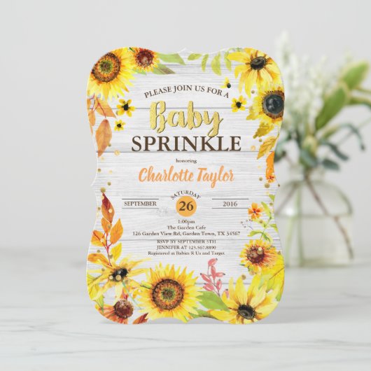 Zonnebloem baby bestrooi uitnodiging rustiek hout (Staand voorkant)