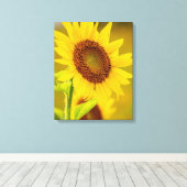 Zonnebloem dicht canvas afdruk (Insitu (Houten vloer))
