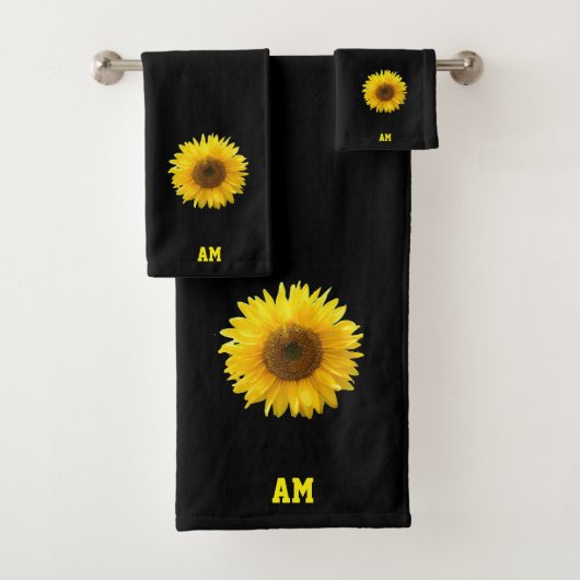 Zonnebloem en monogram op zwart bad handdoek (Insitu)