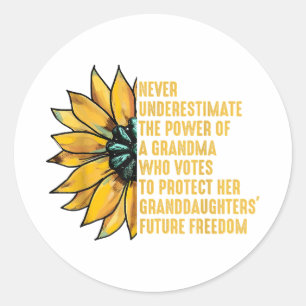 Zonnebloem onderschat nooit de kracht van oma ronde sticker
