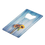 Zonnebloem op Blue Wood Wall Kredietkaart Flessenopener (Voorkant Gekanteld)