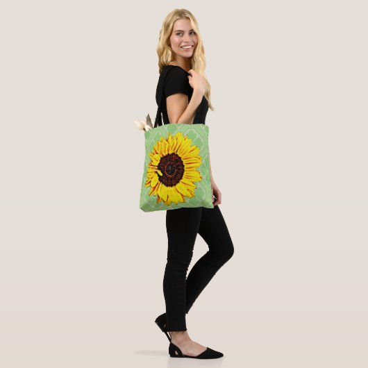 Zonnebloem op  stijlgroene Canvas tas (Op model)