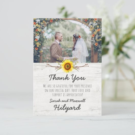 Zonnebloem & Rustiek Hout Boerderij Bruiloft Dank Bedankkaart (Staand voorkant)