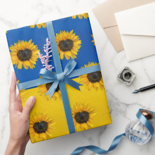 Zonnebloem van het hart op blauw en geel cadeaupapier