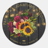 Zonnebloemen en bordeaux rozen rustieke houten bru ronde sticker (Voorkant)