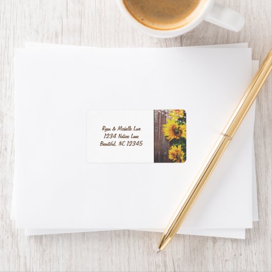 Zonnebloemen en lichten rustiek landadres etiket (Insitu)