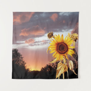 ZONNEBLOEMEN EN ZOMERZONSONDERGANG MET ROZE WOLKEN WANDKLEED