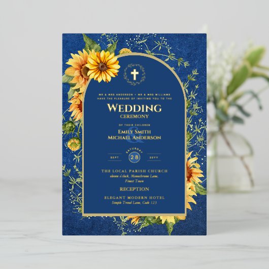 Zonnebloemen Goud Katholieke Trouw Elegant Blauw Folie Uitnodiging (Staand Voorkant)