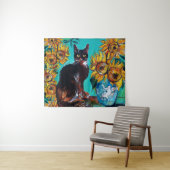 ZONNEBLOEMEN MET KAT IN BLAUWE TURQUOISE WANDKLEED (In Situ (horizontaal))