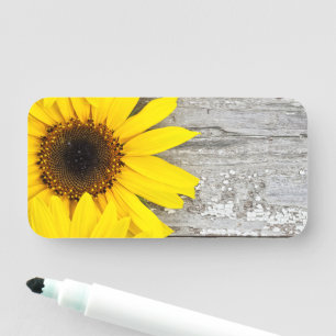 Zonnebloemen op tafel naamplaatje