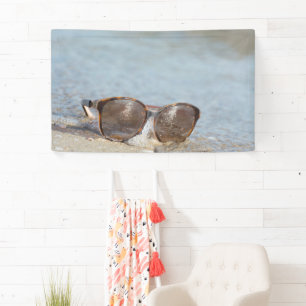 Zonnebril op het strand spandoek