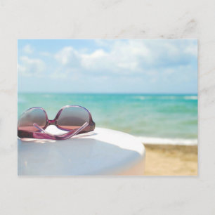 Zonnebrillen bij strand briefkaart