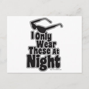 Zonnebrillen na donker briefkaart