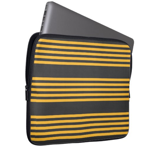 Zonnegeel en houtskool met vijf strippen laptop sleeve (Voorkant Rechts)