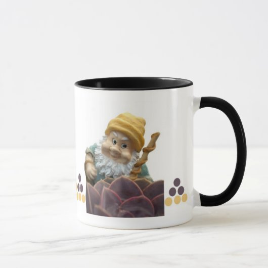 Zonnejongetje van de Garden Gnome Mok (Rechts)