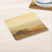 Zonneopgang over het landschap in het onderzetter  (Schuin)