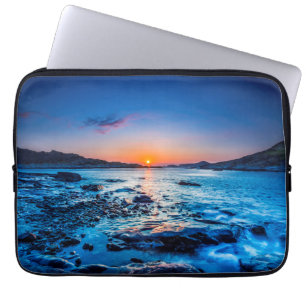 Zonneoploop over de horizon in Seashore op zonsopg Laptop Sleeve
