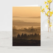 Zonneoploop over het landschap van Misty Rolling H Kaart (Gele Bloem)