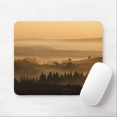 Zonneoploop over het landschap van Misty Rolling H Muismat (Met muis)