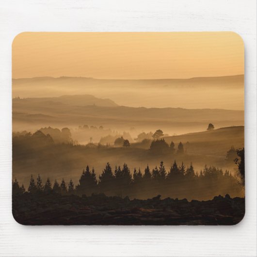 Zonneoploop over het landschap van Misty Rolling H Muismat (Voorkant)