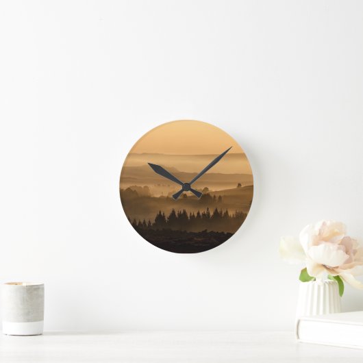 Zonneoploop over het landschap van Misty Rolling H Ronde Klok (Huis)