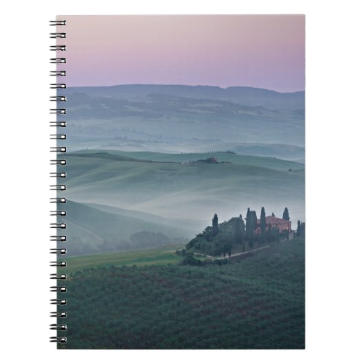 Zonneoppas over een landschapsnotebook in Toscane Notitieboek (Voorkant)