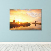 Zonneopstand boven windmolens en een rivier in Ned Canvas Afdruk (Insitu (Houten vloer))