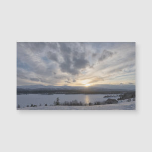 Zonneover bevroren meer