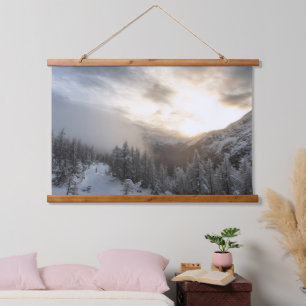 Zonneschilderij in een bedwelmende winteromgeving hangend wandkleed