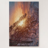 Zonnesten boven zee en snowy-pijnboompuzzel legpuzzel (Verticaal)