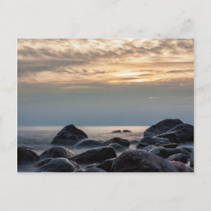 Zonnestenen en stenen aan de kust van het Oostzeeg Briefkaart