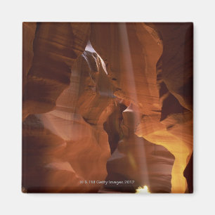 Zonnestraal die op de vloer van de canyon tumblewe magneet