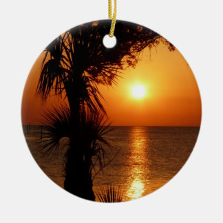 Zonnestraal over het warme water keramisch ornament
