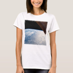 zonnestraal voor de kust van de stille oceaan t-shirt