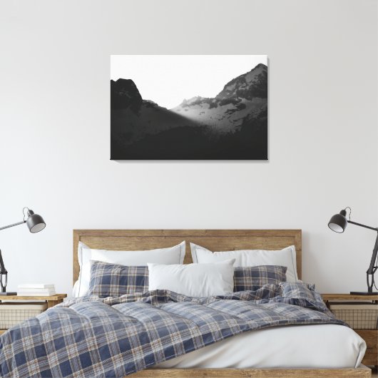 Zonnestralen over de bergen canvas afdruk (Insitu (Slaapkamer))