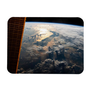 Zonnestralen van Celebes Zee in Zuidoost-Azië Magneet