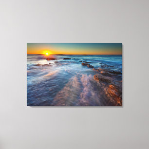 Zonnestralen verlichten de Stille Oceaan Canvas Afdruk