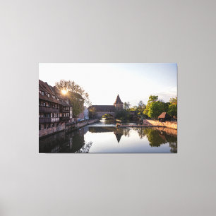 Zonnetijd over de oude middeleeuwse brug in Nürnbe Canvas Afdruk